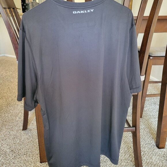 Oakley Mens Black Shirt Large Tee Crew Neck Lightweight Moisture Wicking - Picture 6 of 6